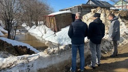 Жителей Охинского района подтопило талыми водами