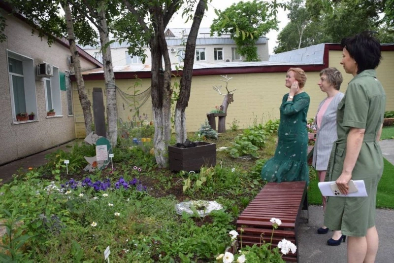 Благоустройство территорий хотят включить в программу капремонта школ в России