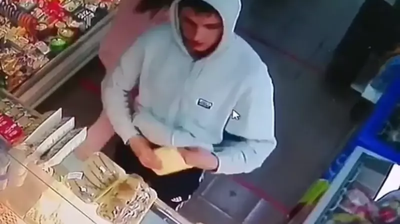 Неудавшиеся «Бонни и Клайд» обокрали магазин в Корсакове