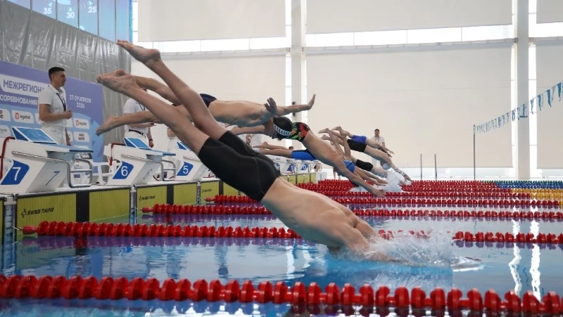 В Южно-Сахалинске стартовали соревнования по плаванию с участием пяти регионов ДФО