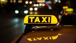 Таксист-иностранец обчистил доверчивого пассажира в Южно-Сахалинске