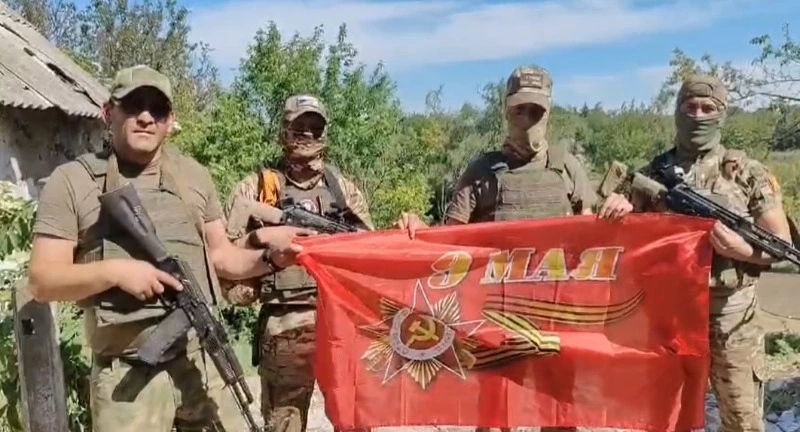 Военнослужащие поздравили сахалинцев с Днем Победы из зоны спецоперации