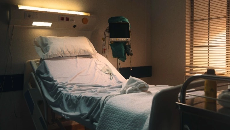 Врач с фальшивым дипломом проводил хирургические операции на Сахалине