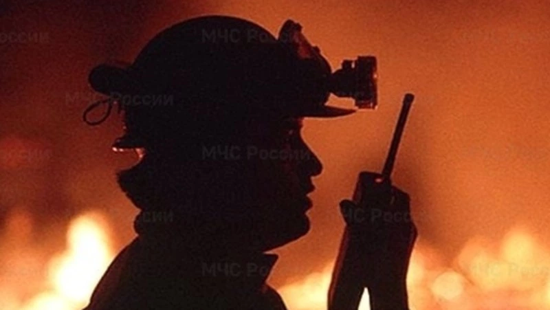 Холодильник загорелся в одном из домов на улице Набережной в Стародубском