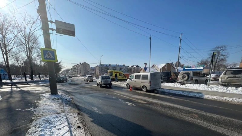 Беременная женщина попала под колеса авто на переходе возле парка в Южно-Сахалинске
