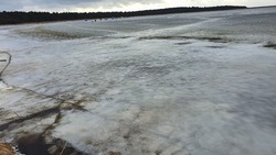 Тело рыбака, ушедшего под лед почти полгода назад, достали из озера на Сахалине