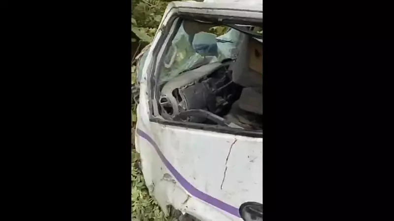 Сахалинец на грузовике попал в ДТП из-за не вовремя лопнувшего колеса