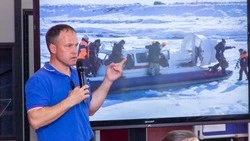 Спасатели провели встречу со школьниками в библиотеке Южно-Сахалинска