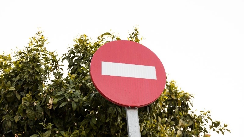 Два дорожных участка в Южно-Сахалинске частично закроют на 10 дней