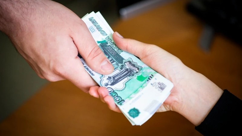 Юный житель Южно-Сахалинска украл телефон и расплатился с таксистом чужими деньгами