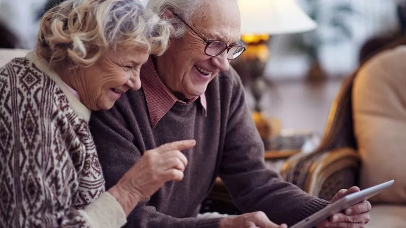 Сахалинских пенсионеров на два года защитили от приставов и коллекторов