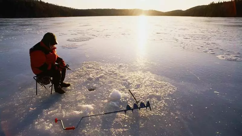 Сахалинцы открыли сезон зимней рыбалки в WhatsApp