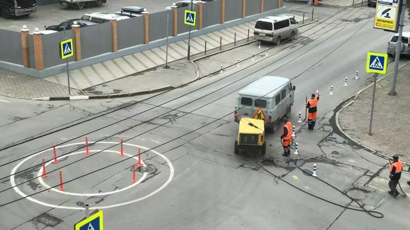 «У нас люди отвыкли крутить рулем». ГИБДД встала на сторону мини-кольца и столбиков