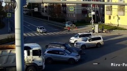 Автомобили столкнулись на перекрестке Мира – Победы в Южно-Сахалинске 28 октября