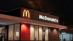McDonald’s возвращается в Россию? Компания подала заявку в Роспатент на регистрацию товарного знака