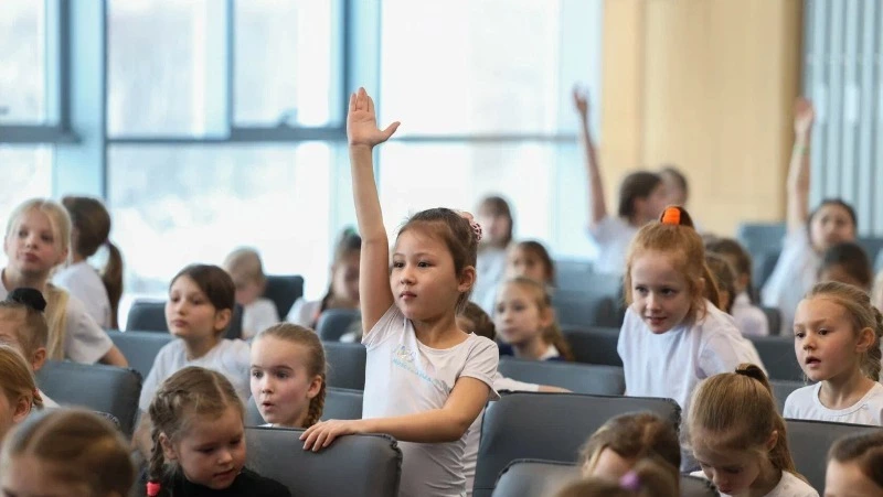 Олимпийские призеры по водным видами спорта встретились с юными жителями Сахалина