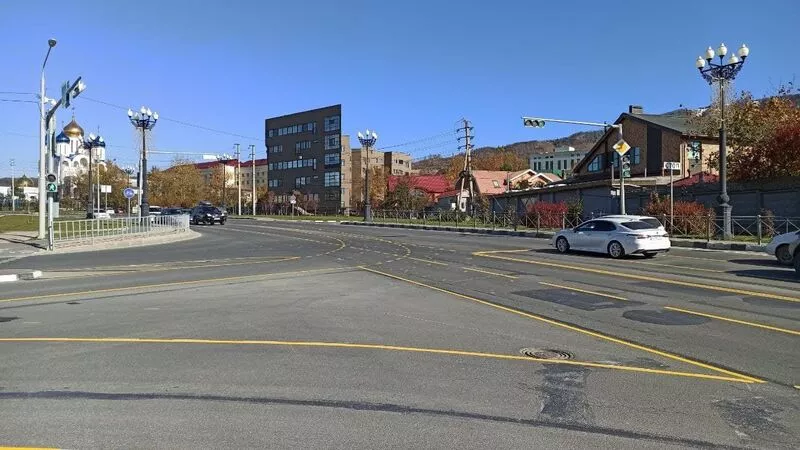 В Южно-Сахалинске все-таки сделали временную пятую полосу на Горького. Мэрия разъясняет