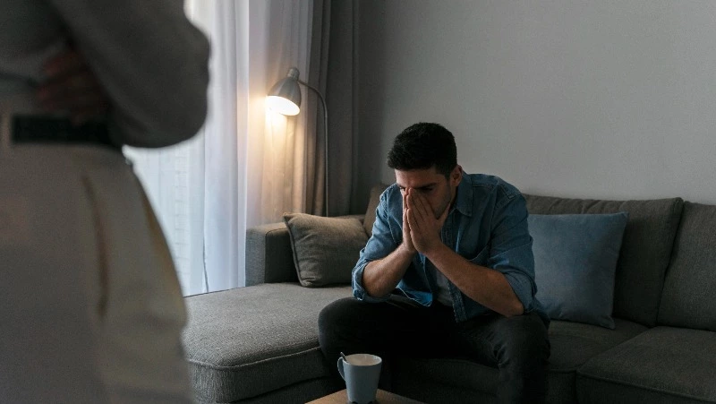 Житель Холмска устроил пьяную драку ради защиты подростков на улице Морской