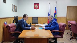 Андрей Хапочкин обсудил с прокурором реализацию национальных проектов на Сахалине