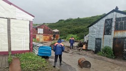 Жители Северо-Курильска вышли на внеплановый субботник после разлива рек