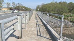 Ржавую ограду нашли на мосту за 70 млн рублей в столице Сахалина