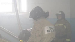 Мусоропровод внезапно загорелся в пятиэтажке в Южно-Сахалинске