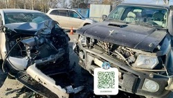 Двое пострадали при лобовом столкновении на корсаковской трассе