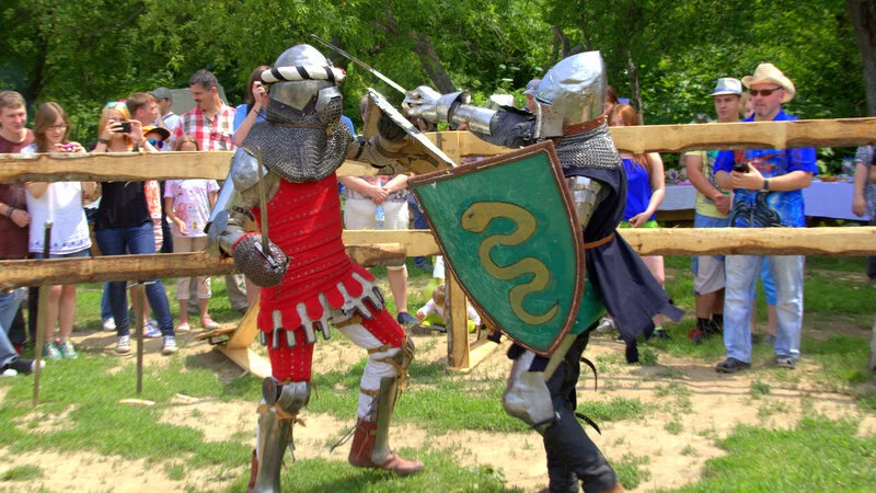 Рыцари и лучники померились силами на фестивале реконструкторов в Троицком