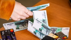 Жительница Шахтерска ответит в суде за кражу денег с карты знакомого