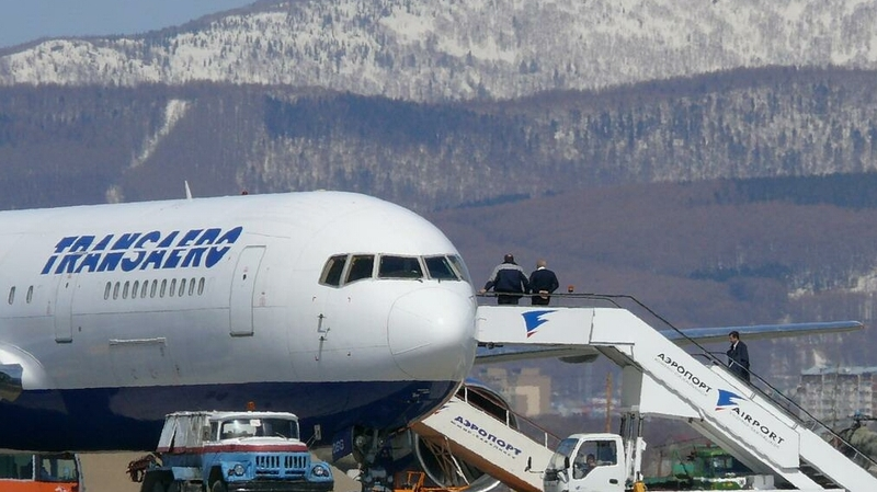 Двух пьяных дебоширов сняли с рейса Южно-Сахалинск - Москва