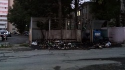 Контейнеры для мусора сгорели дотла на проспекте Победы в Южно-Сахалинске