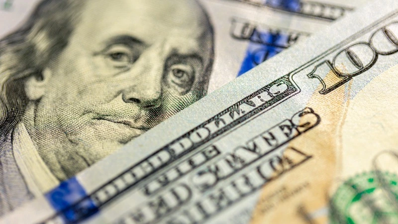 Доллар упал до 96 рублей – минимум с октября