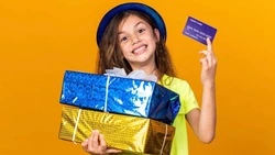 ОНФ предложил штрафовать банки за оформление карт несовершеннолетним