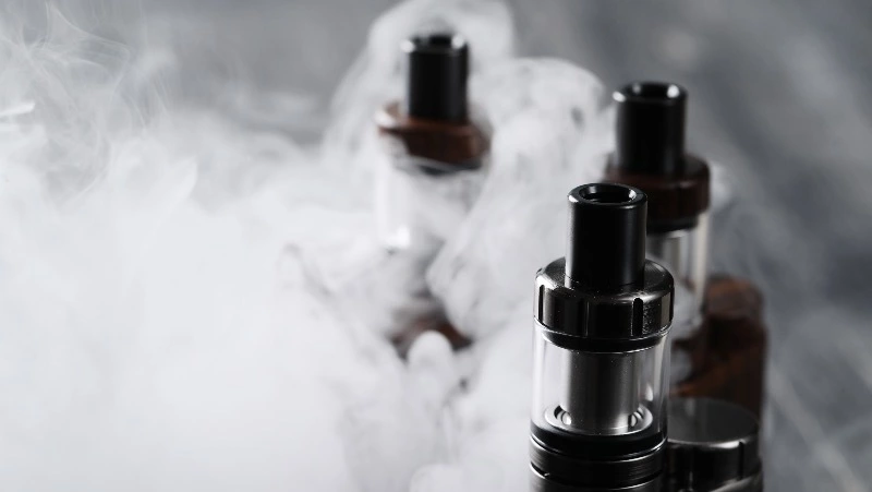 В России ввели уголовную ответственность за неоднократную продажу вейпов детям