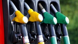 Падение цен на бензин пообещали российскому рынку. Но ненадолго