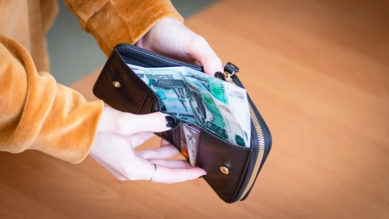 Гость с материка ответит в суде за кражу денег и кошелька в Южно-Сахалинске