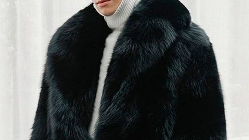 Выпил, закусил и обокрал: житель Сахалина оставил знакомую без шубы