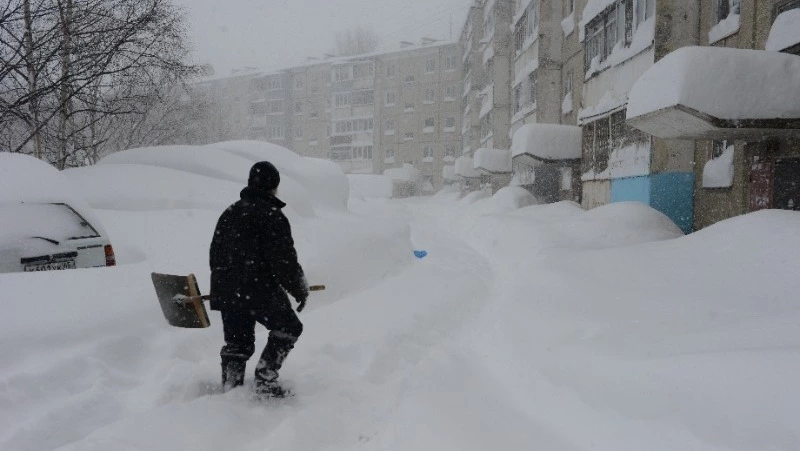 Жителей Сахалина призывают выйти на помощь в расчистке территорий от снега