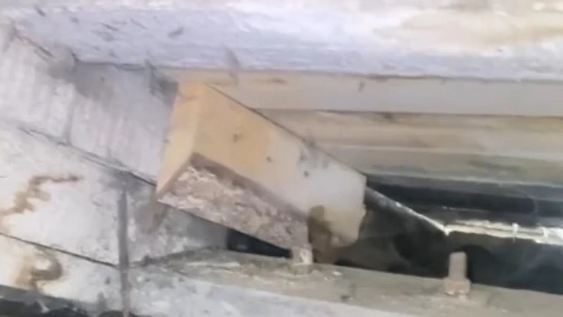 Прокуратура проверит протекающую крышу в доме по улице Курильской в Южно-Сахалинске 