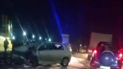 Три автомобиля столкнулись на въезде в Троицкое ночью 11 декабря