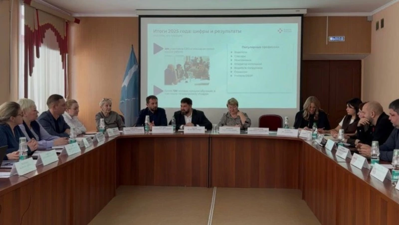 Поддержку участников СВО и их семей обсудили под руководством мэра Углегорского района Федора Филина