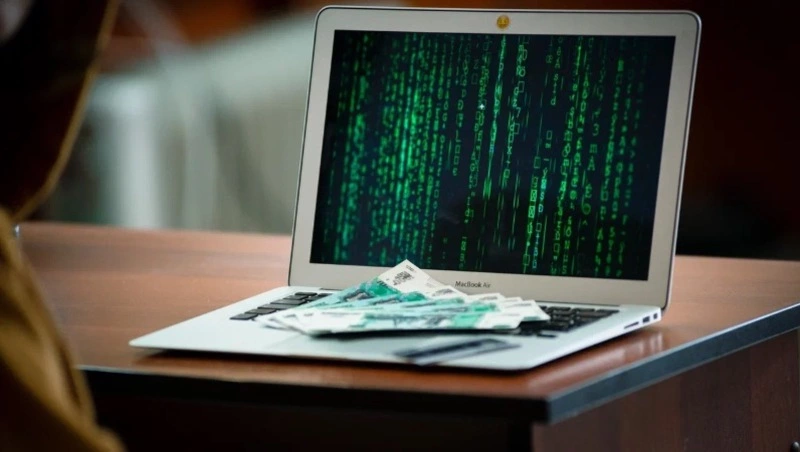 Житель Сахалина перевел мошенникам 180 тысяч рублей на закрытие инвестиционного счета