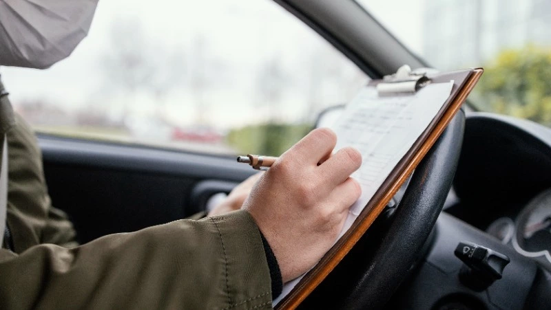 Арест автомобиля вынудил жителя Южно-Сахалинска погасить долг по алиментам