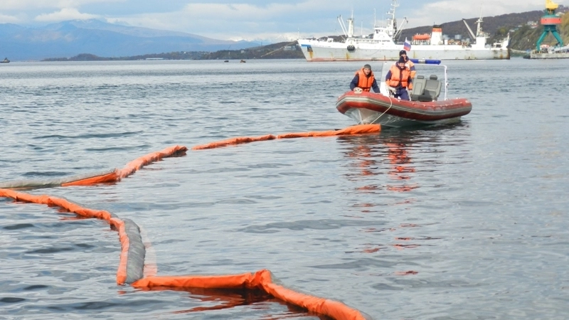 Нефтяным пятном заинтересовалась прокуратура в Александровске-Сахалинском
