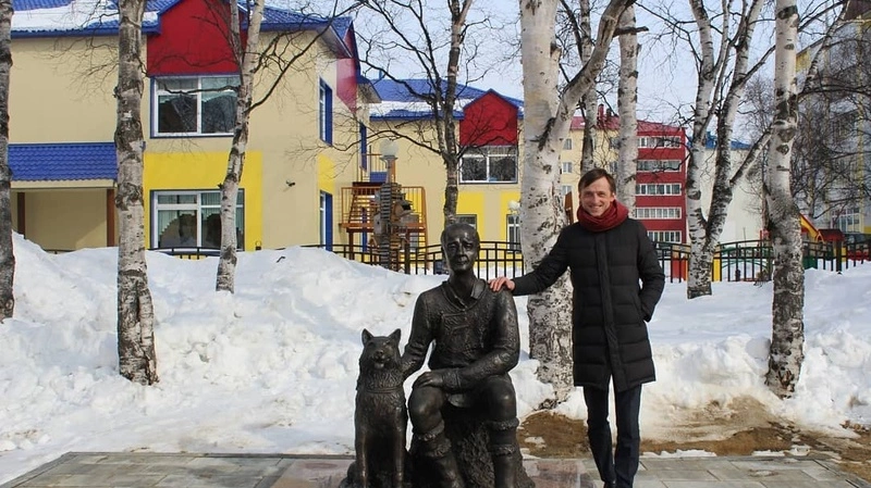 В Ногликах открыли памятник, посвященный сахалинскому писателю Владимиру Санги