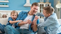 Международный день сыновей 2024: дата, история и традиции праздника