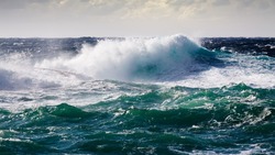 Опасные волны ожидают возле берегов Итурупа