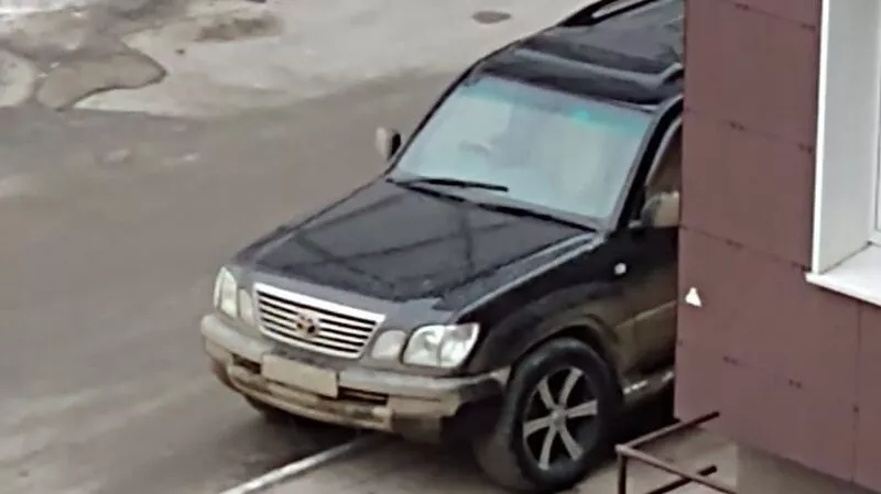 Южносахалинцы просят полицию разобраться с «блатным» жильцом дома на улице Больничной