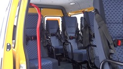 Ради двух школьниц на юге Сахалина купили новый автобус