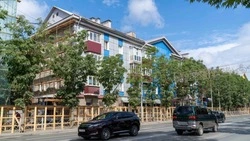 Мэр Южно-Сахалинска рассказал о капремонте и обновлении фасадов домов на улице Ленина